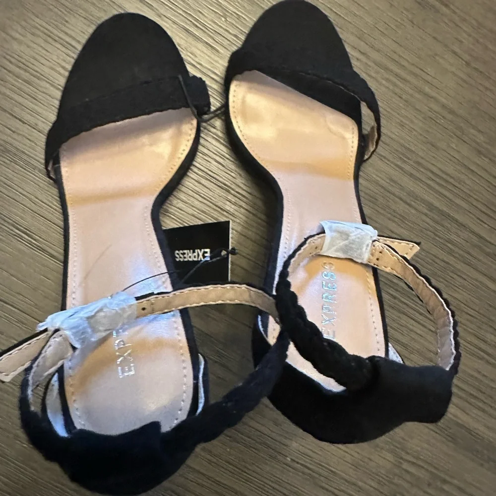 High Heels - Picture 2 of 4